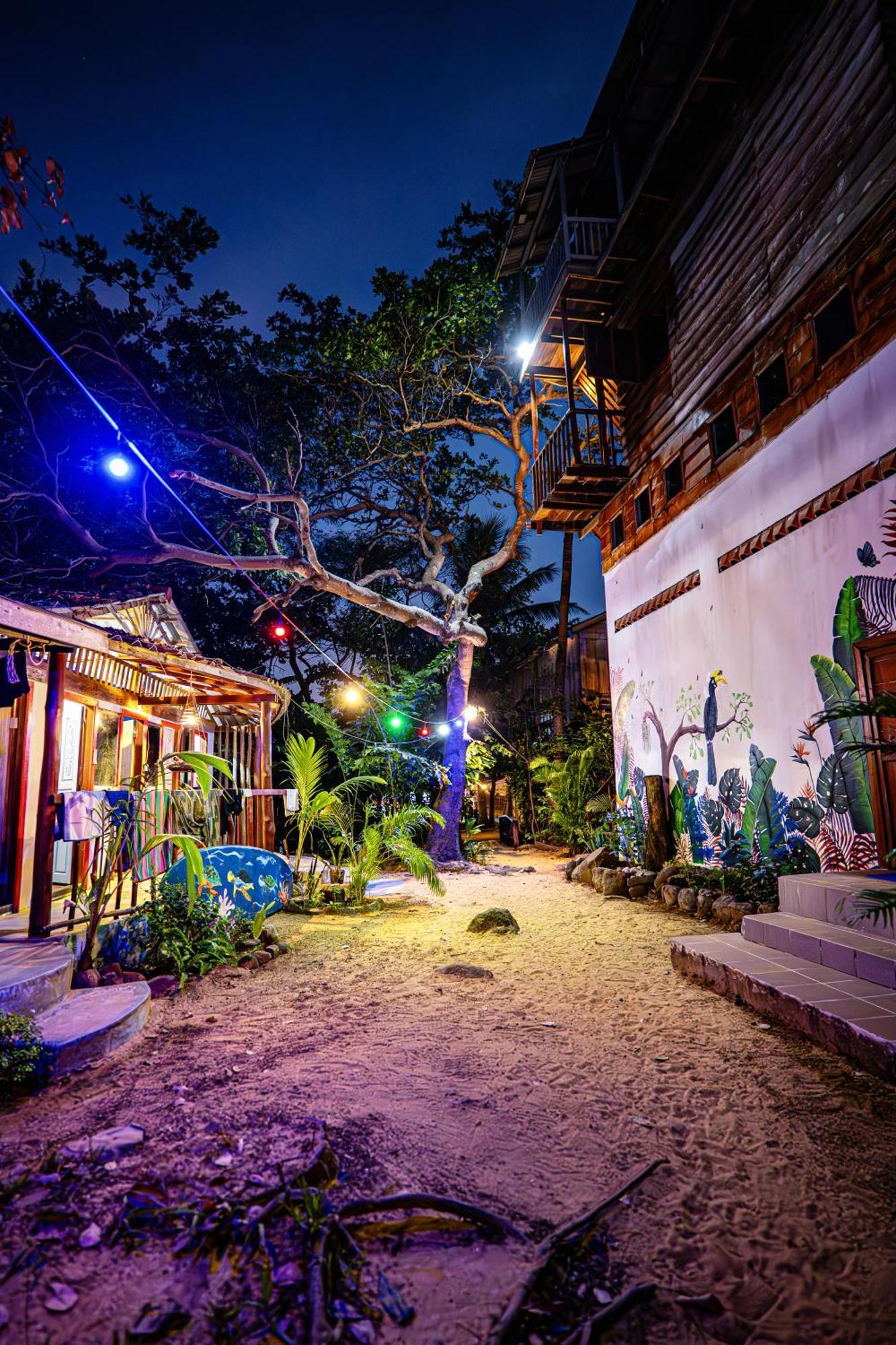 イージー タイガー バンガロー ロンサレム島 エクステリア 写真